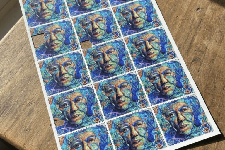 Blatt farbenfroher Blotter-Kunst mit Albert Hofmann, das den rechtlichen Status von LSD und 1S-LSD Forschungschemikalien in Deutschland darstellt.